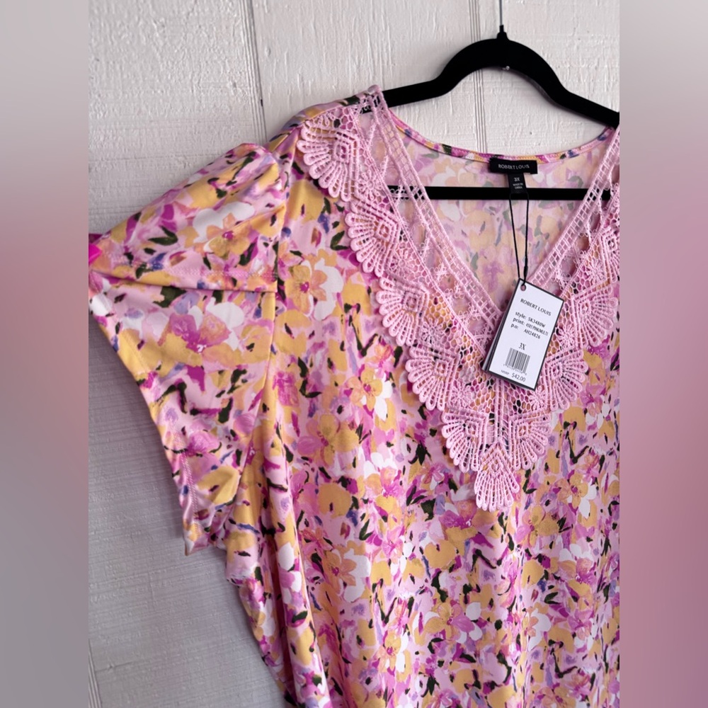 Robert Louis size 3x NWT  Pink Floral Lace V-Neck Blouse - Picture 2 of 4